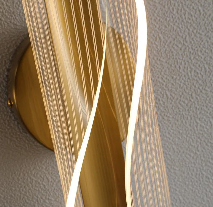 Modern Leo Lumis Wall Lamp with LED glow and sleek acrylic and iron design.